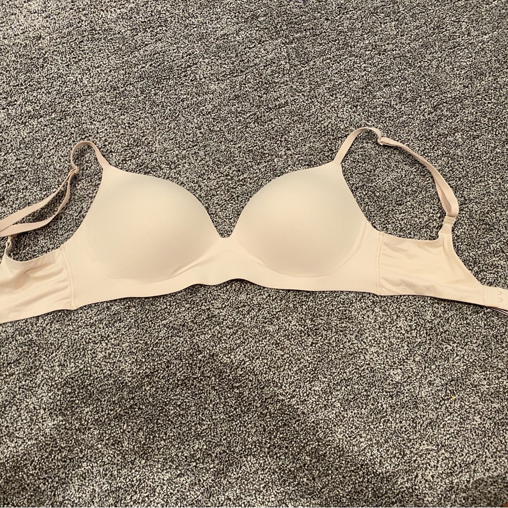 Victoria’s Secret 32D wireless padded bra